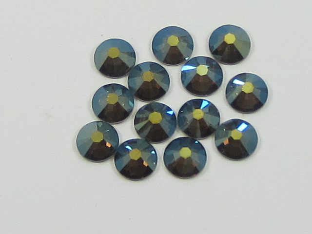 18 pcs. 34ss IRIDESCENT GREEN FLATBACK European Rhinestones